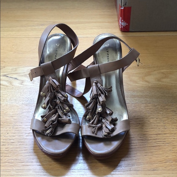 tan heels - Picture 1 of 8
